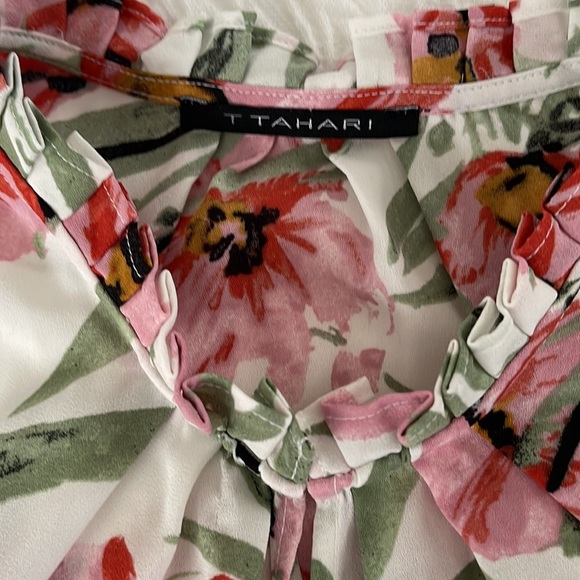 Tahari Size M Floral Top - Picture 2 of 4